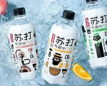 2021年6月30日農(nóng)夫山泉，商標(biāo)“大佬”蹭日系熱度翻車了！市值蒸發(fā)超3000億港元？